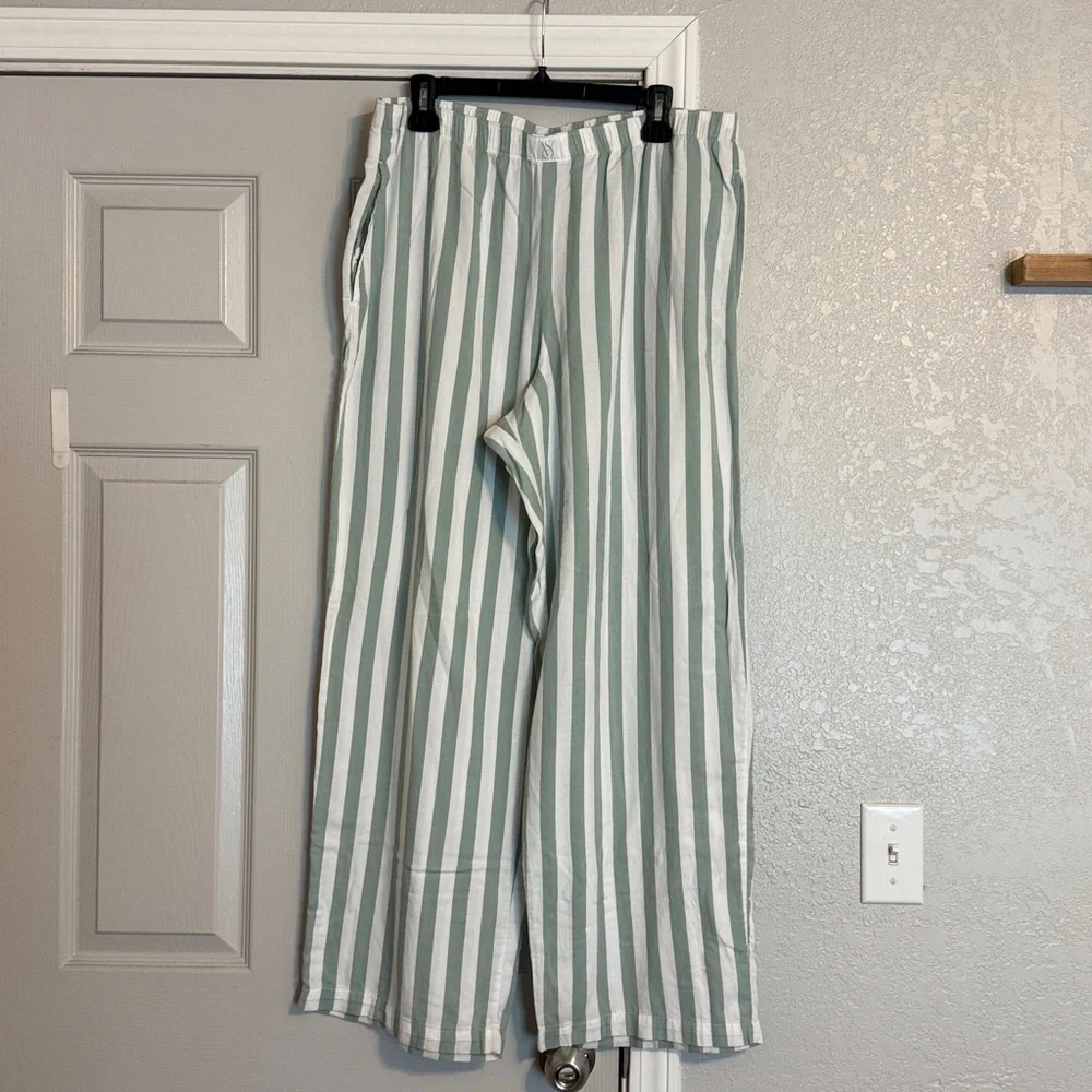 Victoria’s Secret Cotton Pajama Bottoms - Picture 2 of 8